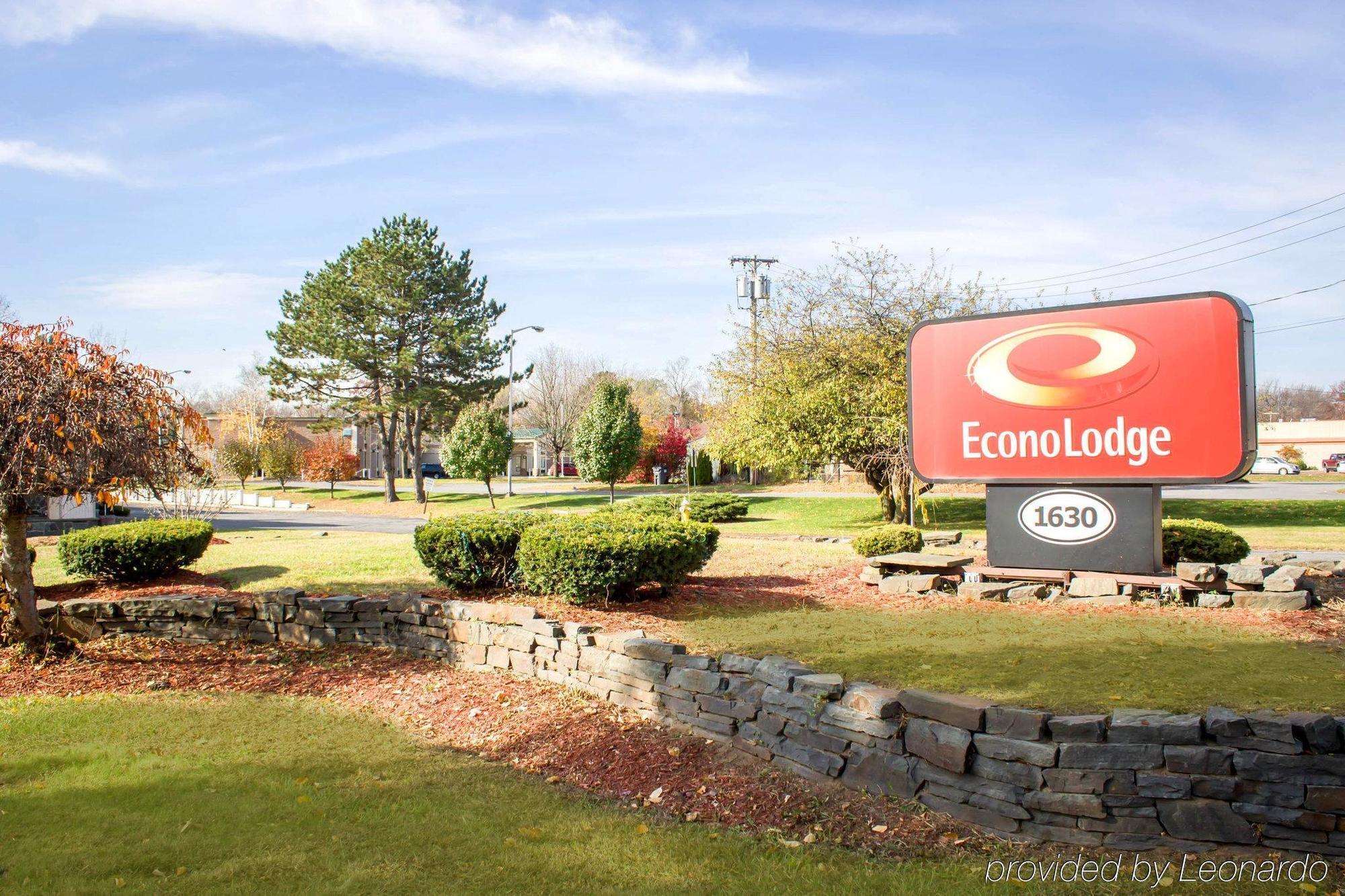 Econo Lodge Inn & Suites Colonie Center Mall Albany Extérieur photo